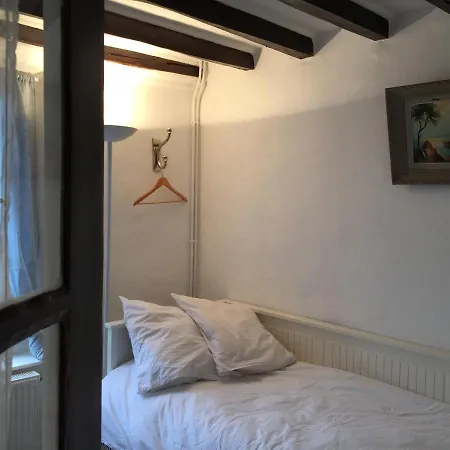 Chez Fred Et Cecile Bed & Breakfast 3*